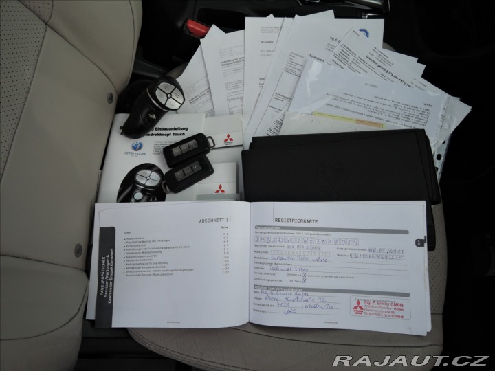 Mitsubishi Outlander 2,0 PHEV 4x4 1.maj Servis 2014