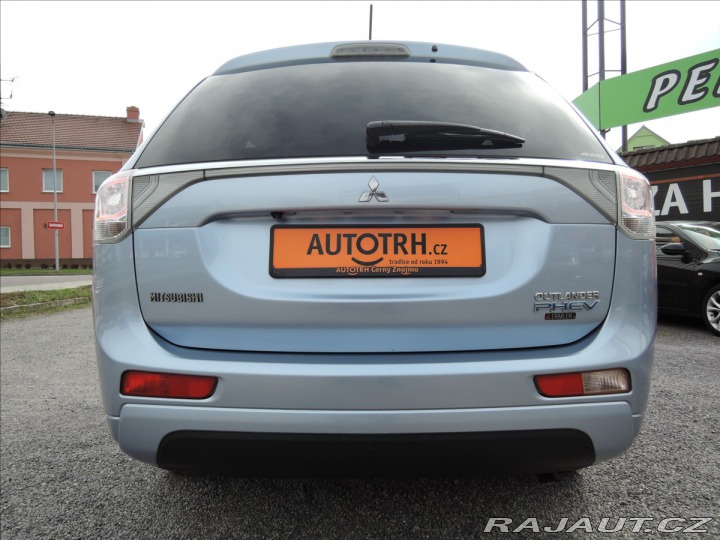 Mitsubishi Outlander 2,0 PHEV 4x4 1.maj Servis 2014