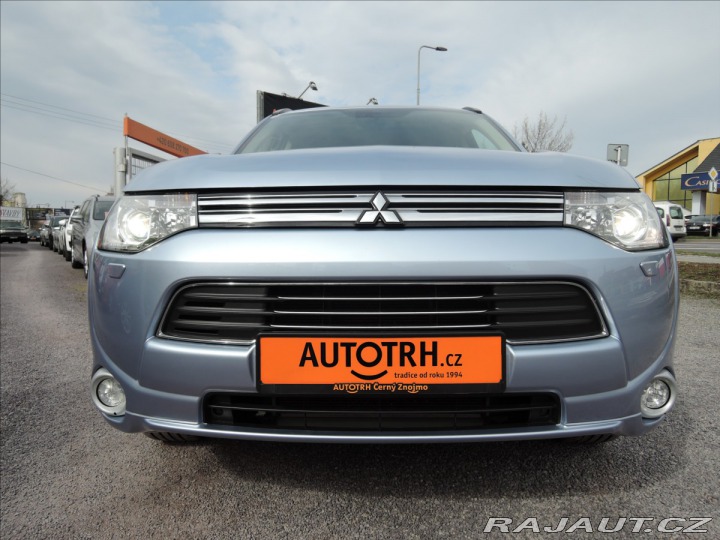 Mitsubishi Outlander 2,0 PHEV 4x4 1.maj Servis 2014