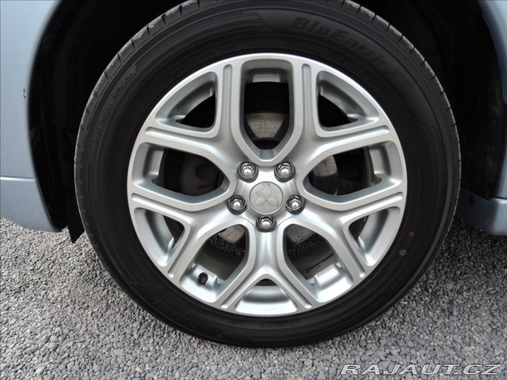 Mitsubishi Outlander 2,0 PHEV 4x4 1.maj Servis 2014