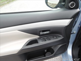 Mitsubishi Outlander 2,0 PHEV 4x4 1.maj Servis 2014