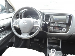 Mitsubishi Outlander 2,0 PHEV 4x4 1.maj Servis 2014