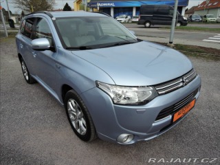 Mitsubishi Outlander 2,0 PHEV 4x4 1.maj Servis 2014