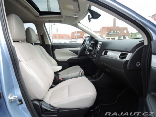 Mitsubishi Outlander 2,0 PHEV 4x4 1.maj Servis 2014
