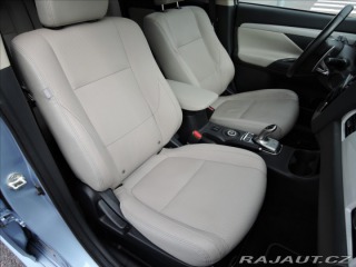 Mitsubishi Outlander 2,0 PHEV 4x4 1.maj Servis 2014