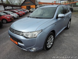 Mitsubishi Outlander 2,0 PHEV 4x4 1.maj Servis 2014