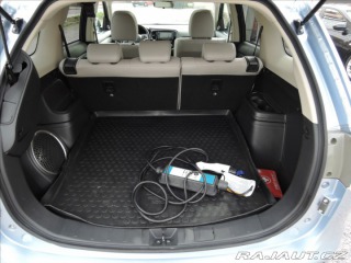 Mitsubishi Outlander 2,0 PHEV 4x4 1.maj Servis 2014