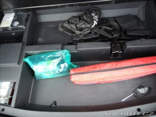 Mitsubishi Outlander 2,0 PHEV 4x4 1.maj Servis 2014