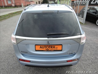 Mitsubishi Outlander 2,0 PHEV 4x4 1.maj Servis 2014