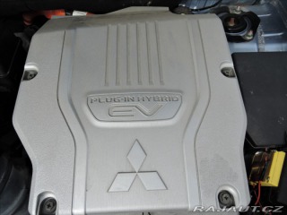 Mitsubishi Outlander 2,0 PHEV 4x4 1.maj Servis 2014