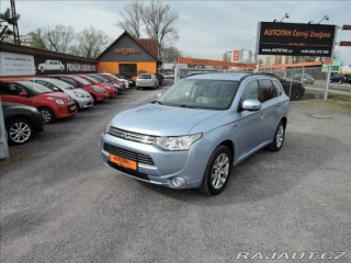 Mitsubishi Outlander 2,0 PHEV 4x4 1.maj Servis 2014