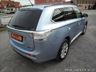 Mitsubishi Outlander 2,0 PHEV 4x4 1.maj Servis 2014