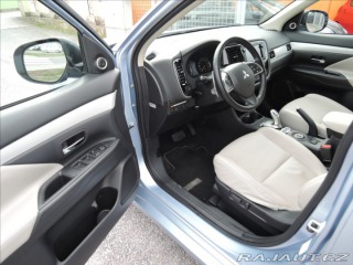 Mitsubishi Outlander 2,0 PHEV 4x4 1.maj Servis 2014