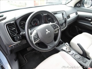Mitsubishi Outlander 2,0 PHEV 4x4 1.maj Servis 2014