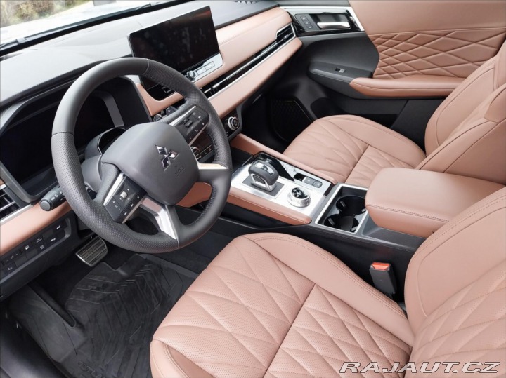 Mitsubishi Outlander 2.4 PHEV PAKET PREMIUM I 2025