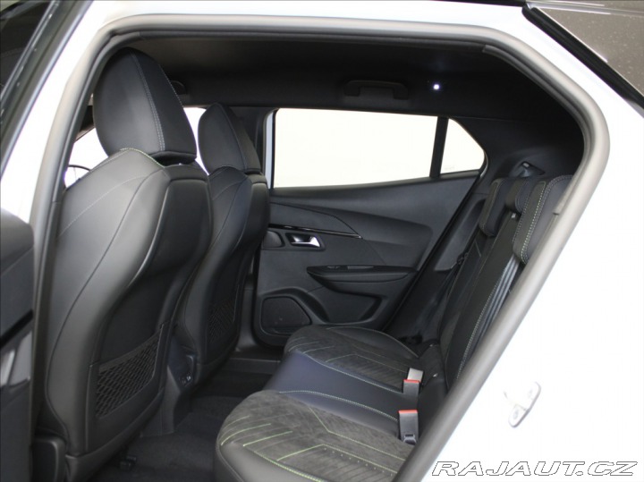 Peugeot 2008 1,2 Hybrid GT Alcant.NOVÝ 2025