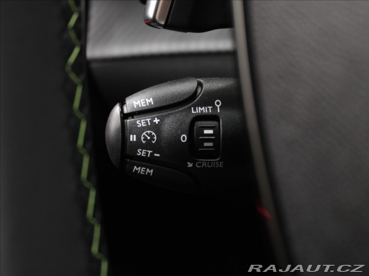 Peugeot 2008 1,2 Hybrid GT Alcant.NOVÝ 2025