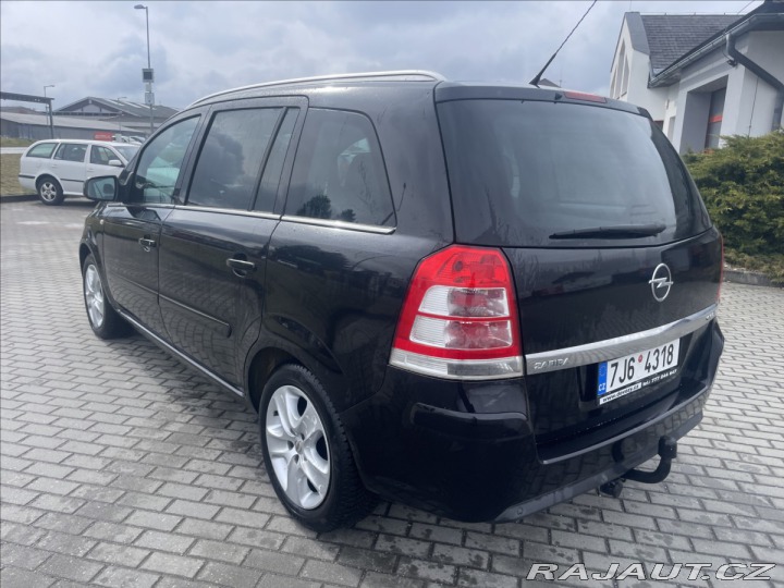 Opel Zafira 1,6 i 16V 85kw 7míst Tažn 2011