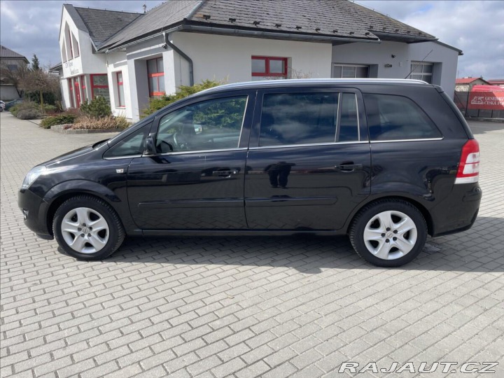 Opel Zafira 1,6 i 16V 85kw 7míst Tažn 2011