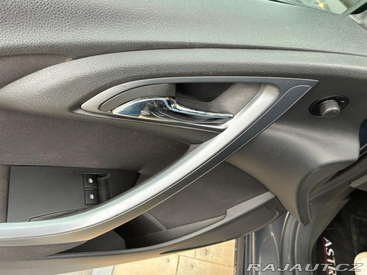 Opel Astra 2.0DCTi, 121KW, AUTOMAT 2013