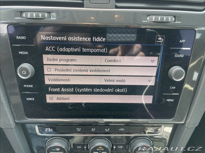 Volkswagen Golf 2,0 TDi 110kw DSG LED Rad 2020