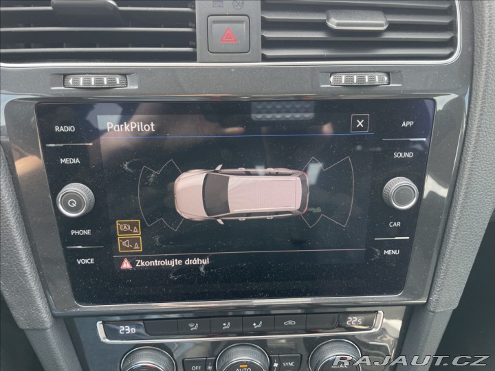 Volkswagen Golf 2,0 TDi 110kw DSG LED Rad 2020