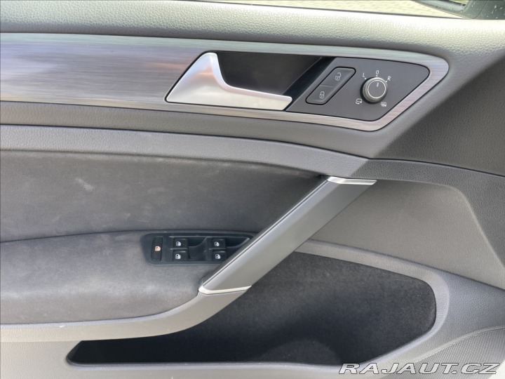 Volkswagen Golf 2,0 TDi 110kw DSG LED Rad 2020