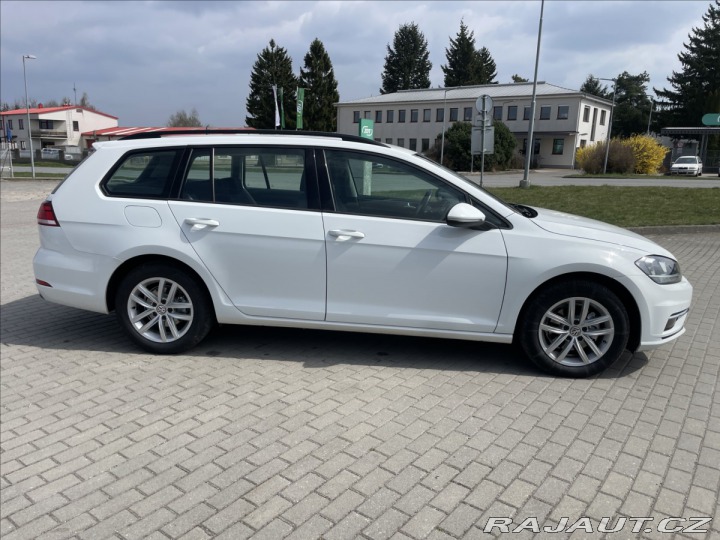 Volkswagen Golf 2,0 TDi 110kw DSG LED Rad 2020