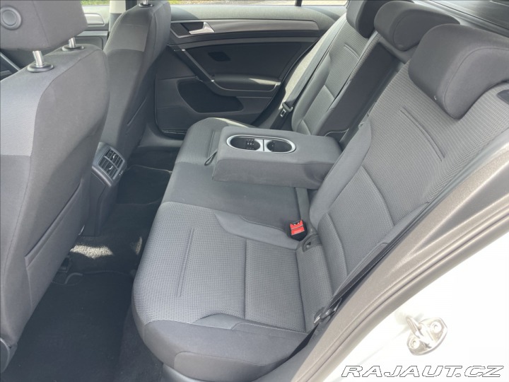 Volkswagen Golf 2,0 TDi 110kw DSG LED Rad 2020