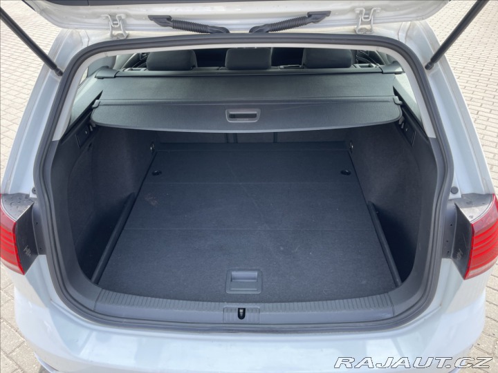 Volkswagen Golf 2,0 TDi 110kw DSG LED Rad 2020