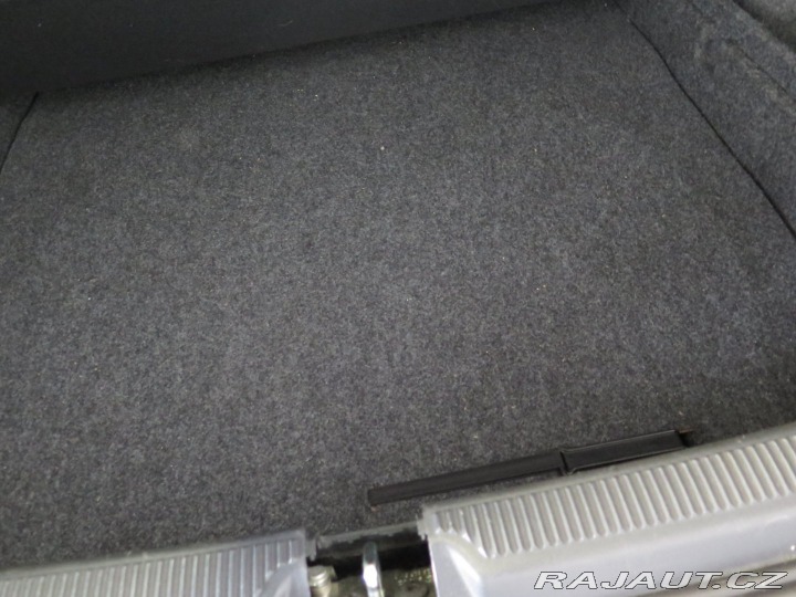 Škoda Octavia 1.6MPI,klima,výhřev,senzo 2008