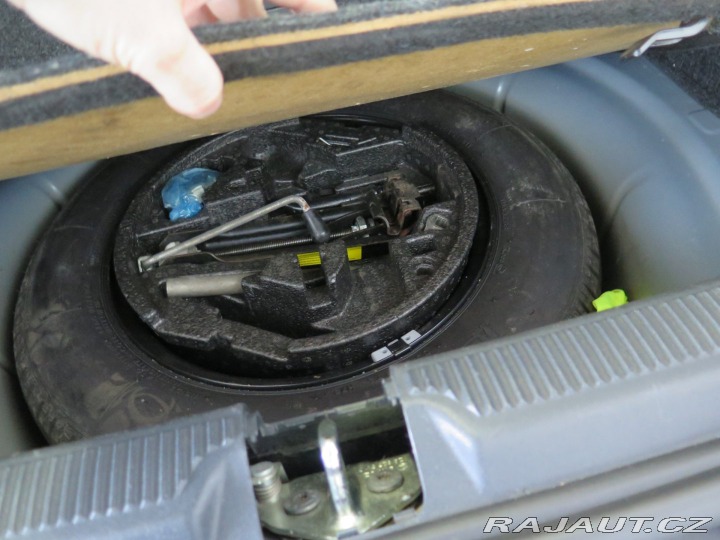 Škoda Octavia 1.6MPI,klima,výhřev,senzo 2008