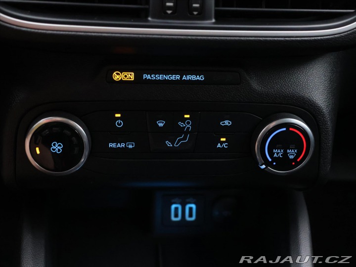 Ford Focus 1,0 EB 74kW Business 1.Ma 2022