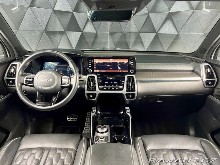 Kia Sorento 1.6T-GDi HYBRID 4WD, PANO 2023