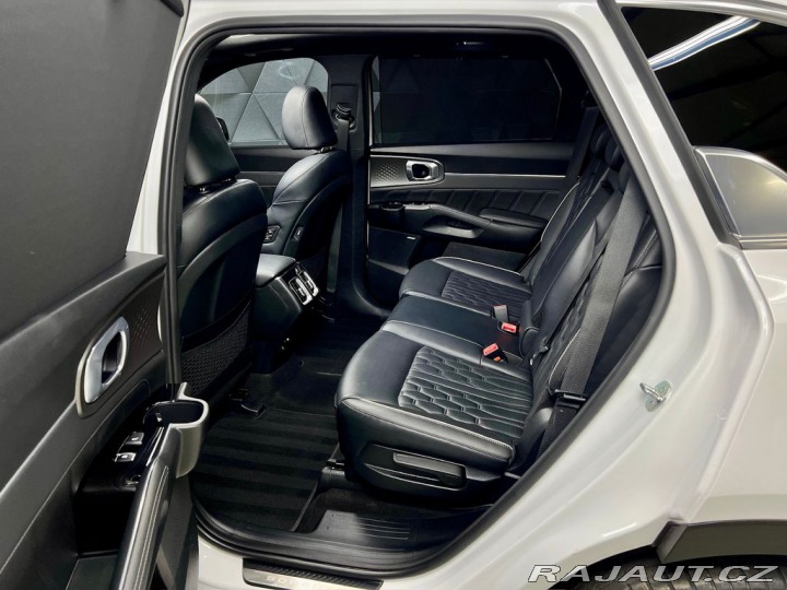 Kia Sorento 1.6T-GDi HYBRID 4WD, PANO 2023
