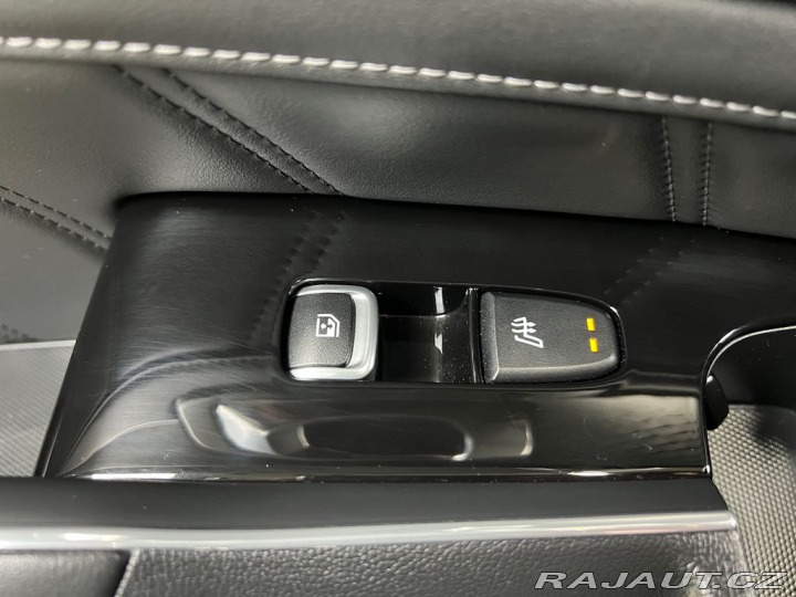 Kia Sorento 1.6T-GDi HYBRID 4WD, PANO 2023