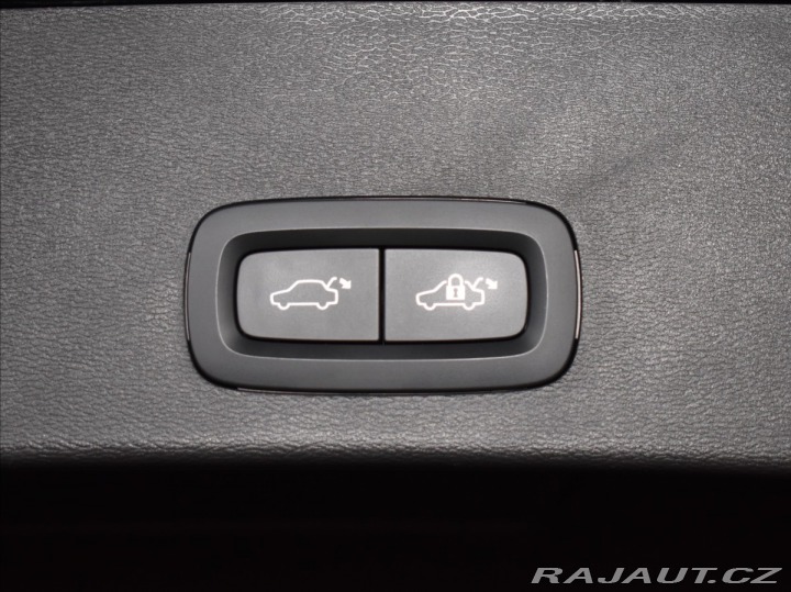 Volvo XC40 2,0 B3 Plus Bezklíč 2023