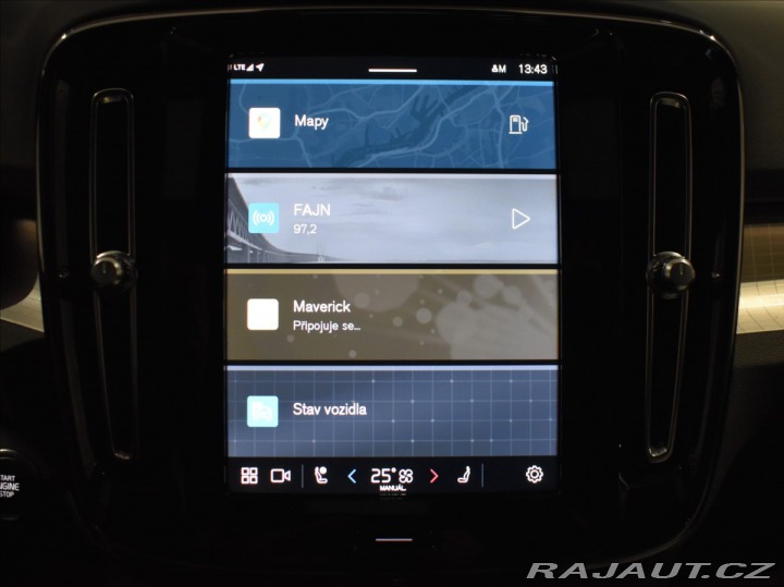 Volvo XC40 2,0 B3 Plus Bezklíč 2023