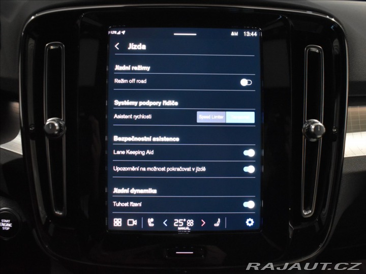 Volvo XC40 2,0 B3 Plus Bezklíč 2023