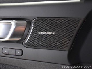 Volvo XC40 2,0 B3 Plus Bezklíč 2023