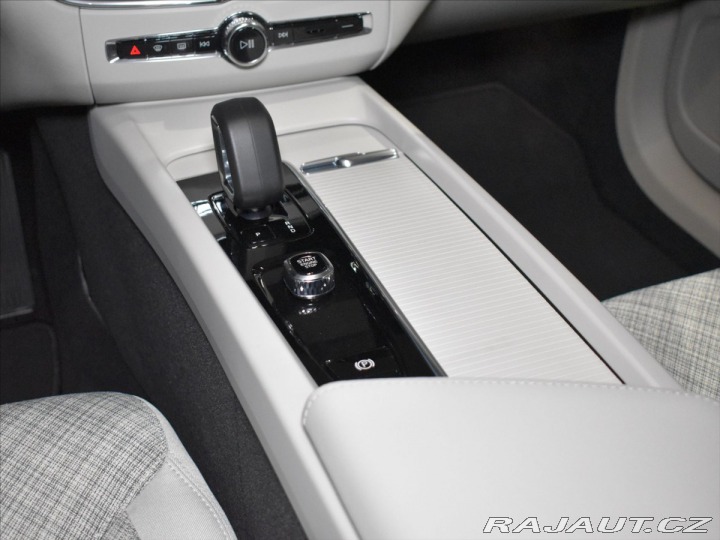 Volvo XC60 2,0 B5 AWD CORE BLIS,Bezk 2025