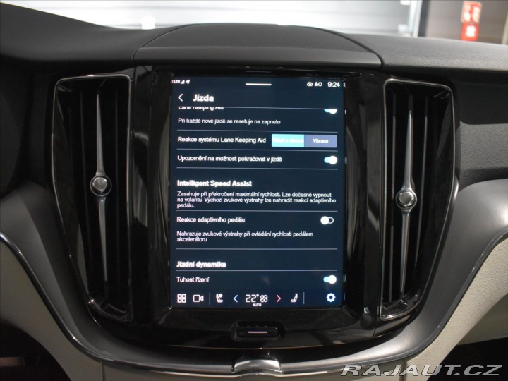 Volvo XC60 2,0 B5 AWD CORE BLIS,Bezk 2025