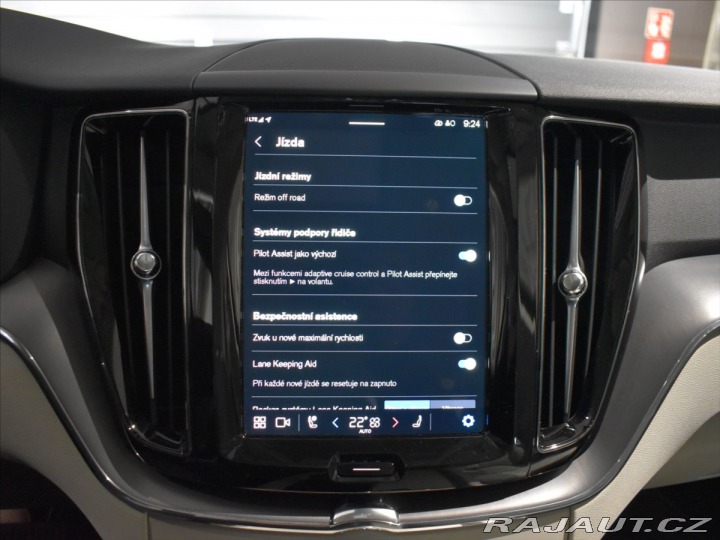 Volvo XC60 2,0 B5 AWD CORE BLIS,Bezk 2025