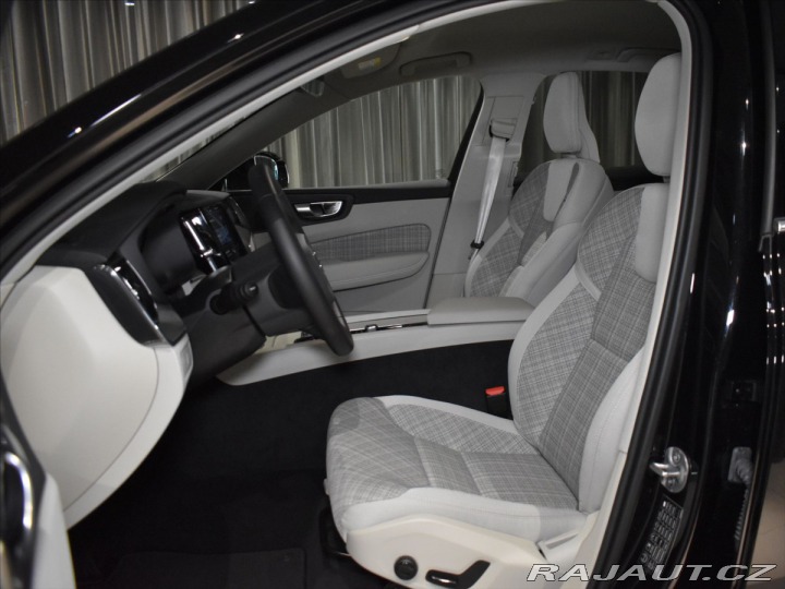 Volvo XC60 2,0 B5 AWD CORE BLIS,Bezk 2025