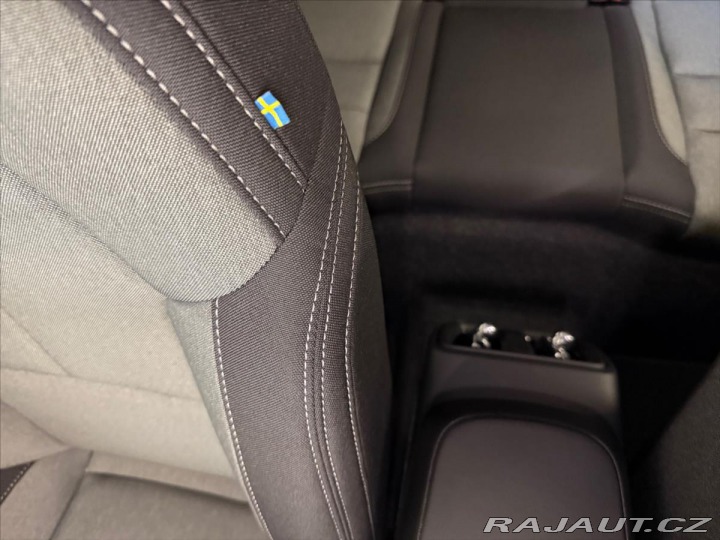 Volvo XC40 2,0 B4 FWD Plus Dark 5143 2025