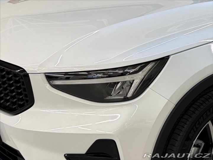 Volvo XC40 2,0 B4 FWD Plus Dark 5143 2025