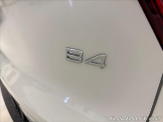 Volvo XC40 2,0 B4 FWD Plus Dark 5143 2025