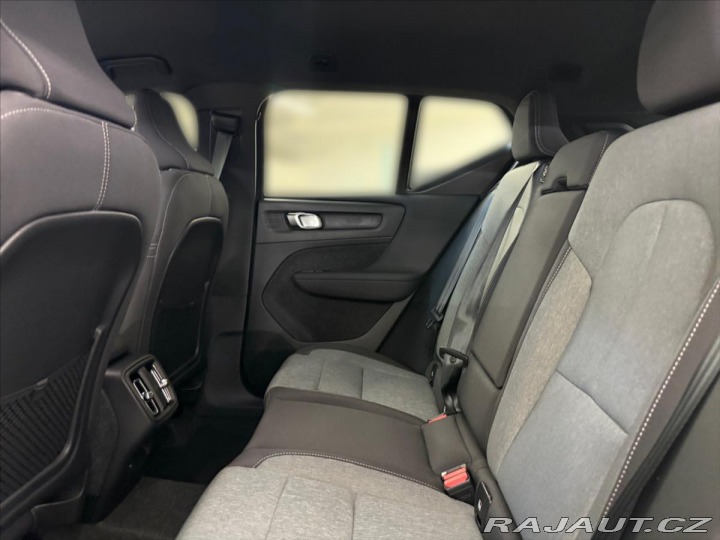 Volvo XC40 2,0 B3 FWD Plus Dark 7405 2025