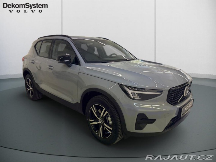 Volvo XC40 2,0 B3 FWD Plus Dark 7405 2025