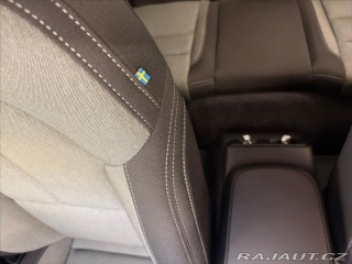 Volvo XC40 2,0 B3 FWD Plus Dark 7405 2025